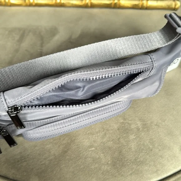 NWT ALO Yoga “Fog”  Belt Bag - Picture 5 of 8